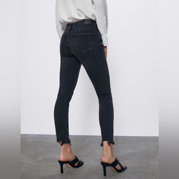 Zara The Skinny Pearl Black Distressed jeans size 6 - Picture 2 of 7